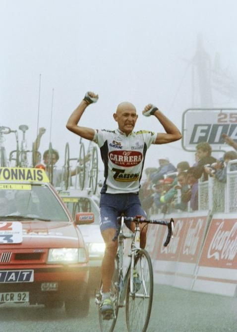 Marco Pantani celebrates his victory in stage 14 of the 1995 Tour de France.