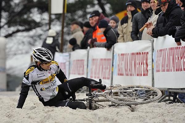 Jan Bakelants takes a tumble and has a laugh.