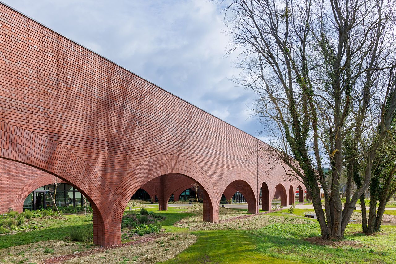 brick facade of Hermès&#039; Maroquinerie de Louviers leather production facility by Lina Gotmeh