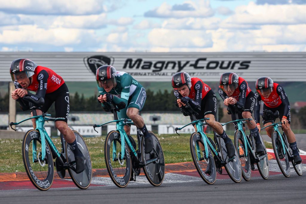 Arkea-B&amp;B Hotels' riders cycle, including Arkea-B&amp;B Hotels' French rider Arnaud Demare (2ndL) wearing the sprinter's green jersey, during the 3rd stage of the Paris-Nice cycling race, a 28,4 km team time trial between Nevers Magny-Cours Circuit and Nevers, on March 11, 2025. (Photo by Anne-Christine POUJOULAT / AFP)