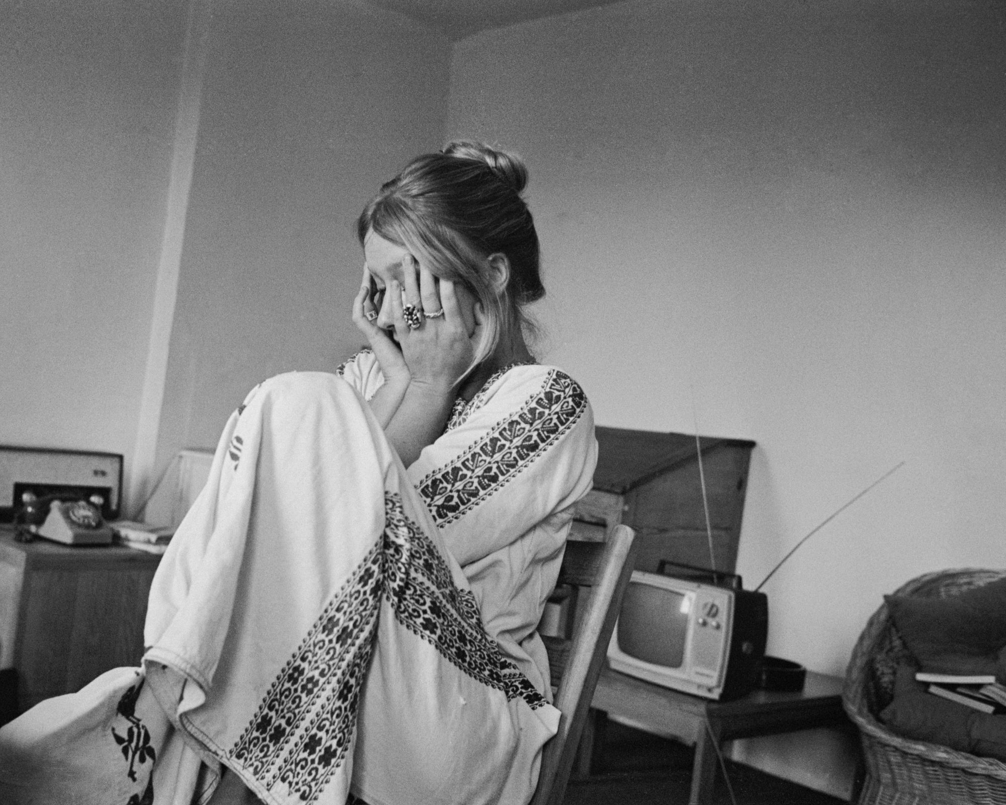 helen mirren in her living room