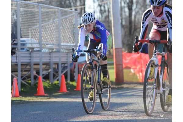 Maureen Bruno Roy sprints for third.