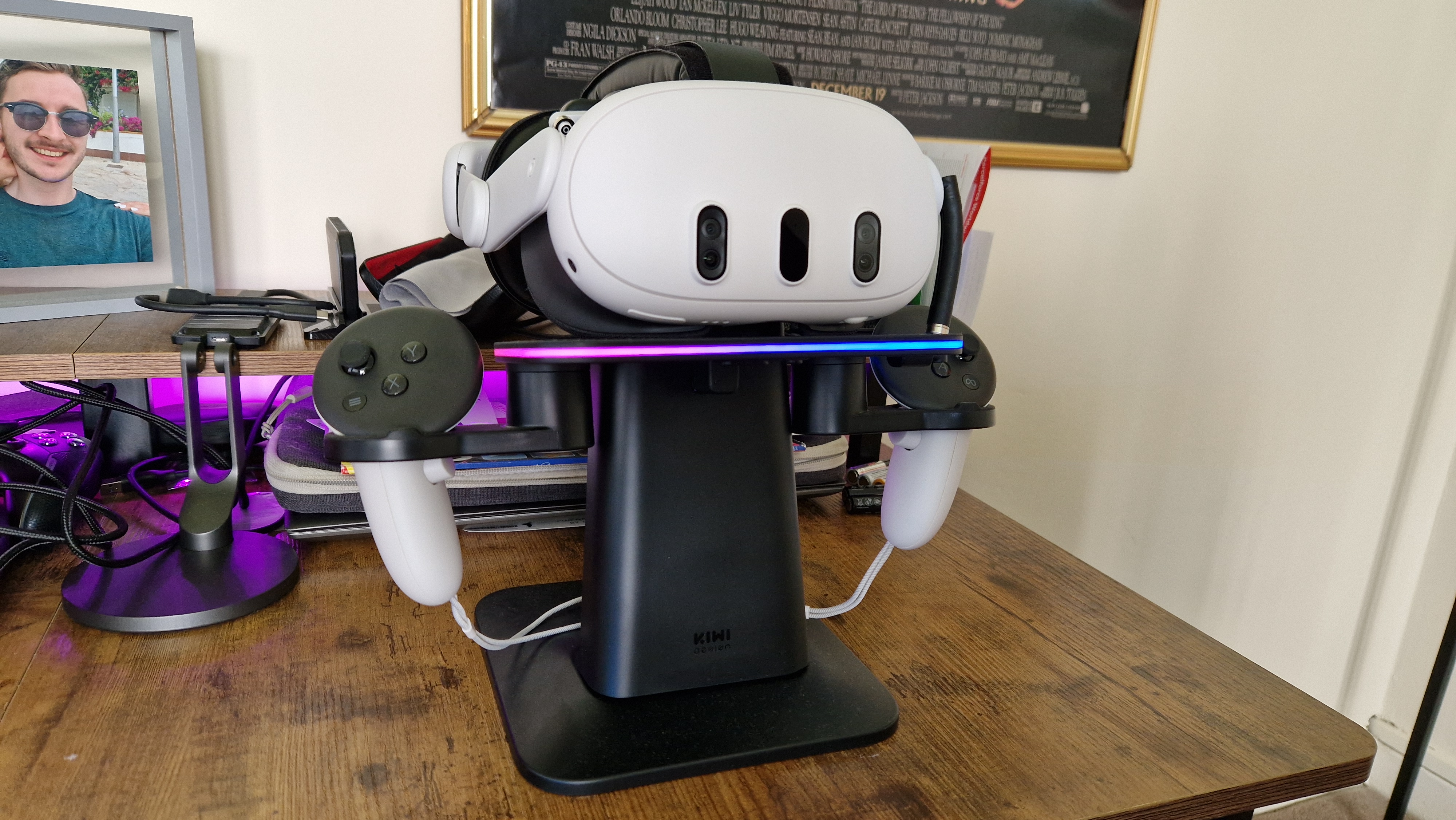 Kiwi Design Charging Dock holding the Quest 3