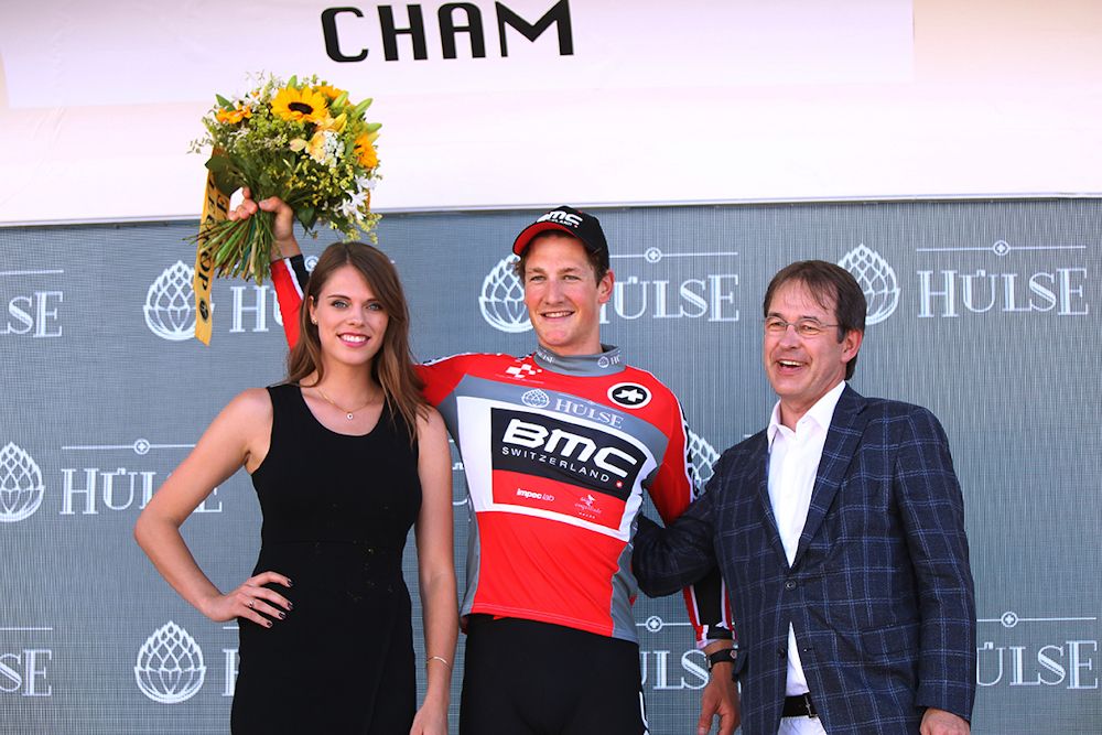 Stefan Kung in the jersey of best Swiss rider after stage 1