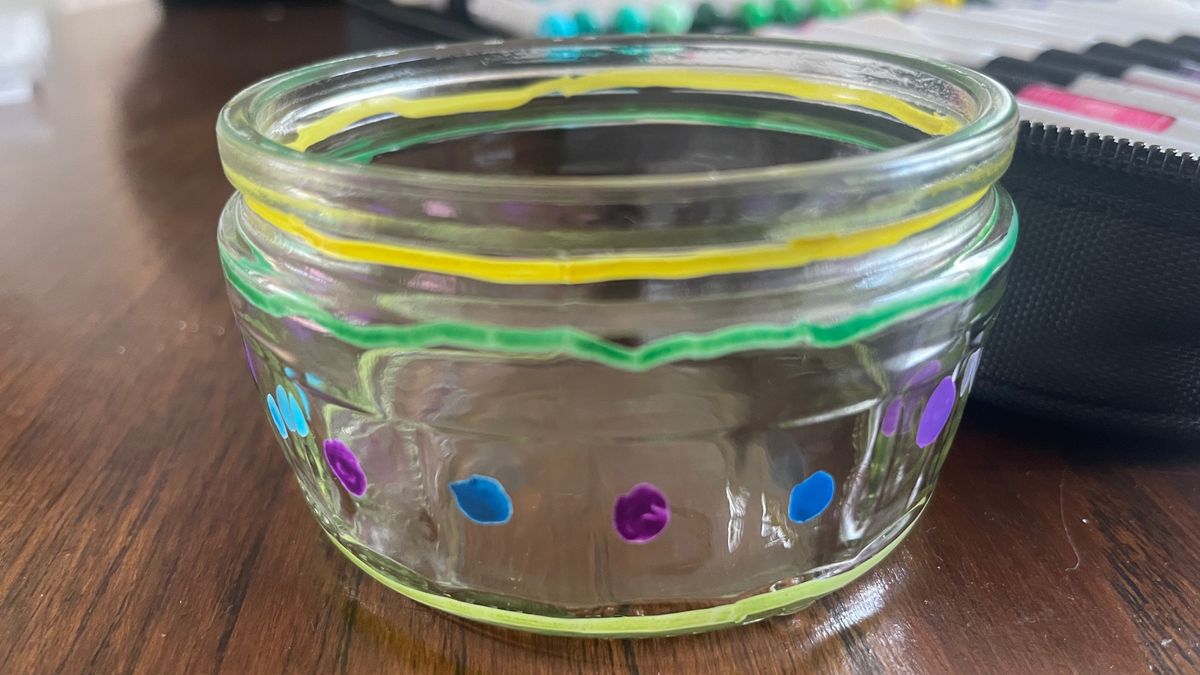 Ohuhu Nahuku markers drawing on a small glass pot