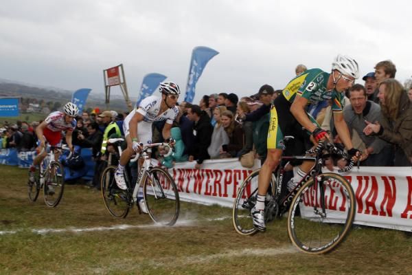 The leading trio of Sven Nys (Landbouwkrediet), Zdenek Stybar (Quick Step) and Kevin Pauwels (Sunweb-Revor)