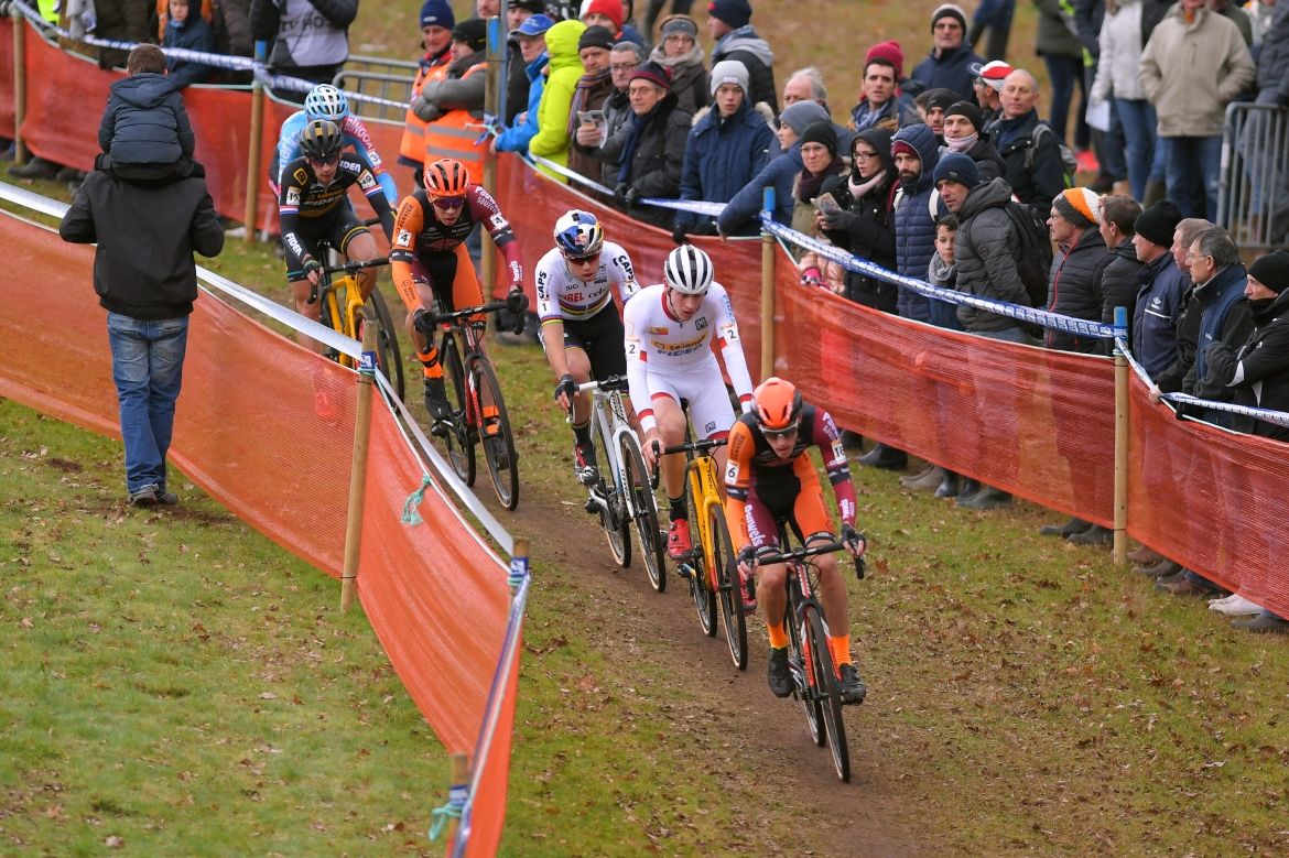 The lead group