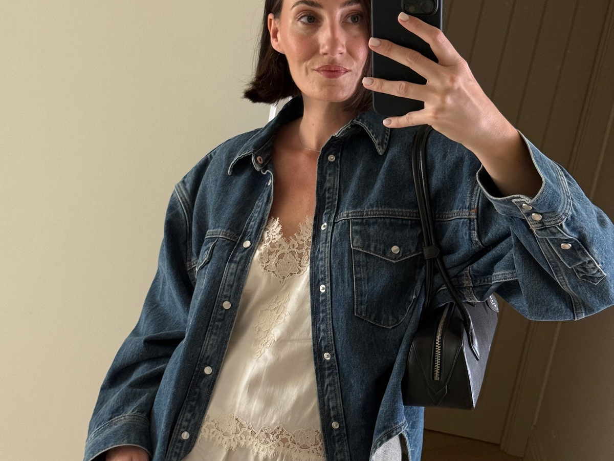 Influencer Sara Louise Blythe wears a white lace-trim set with an oversize jean jacket.