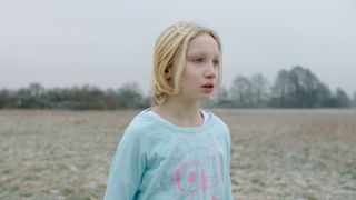 Beste filmer på Filmoteket: En jente ser lei seg ut i filmen Systemsprengeren (2019)