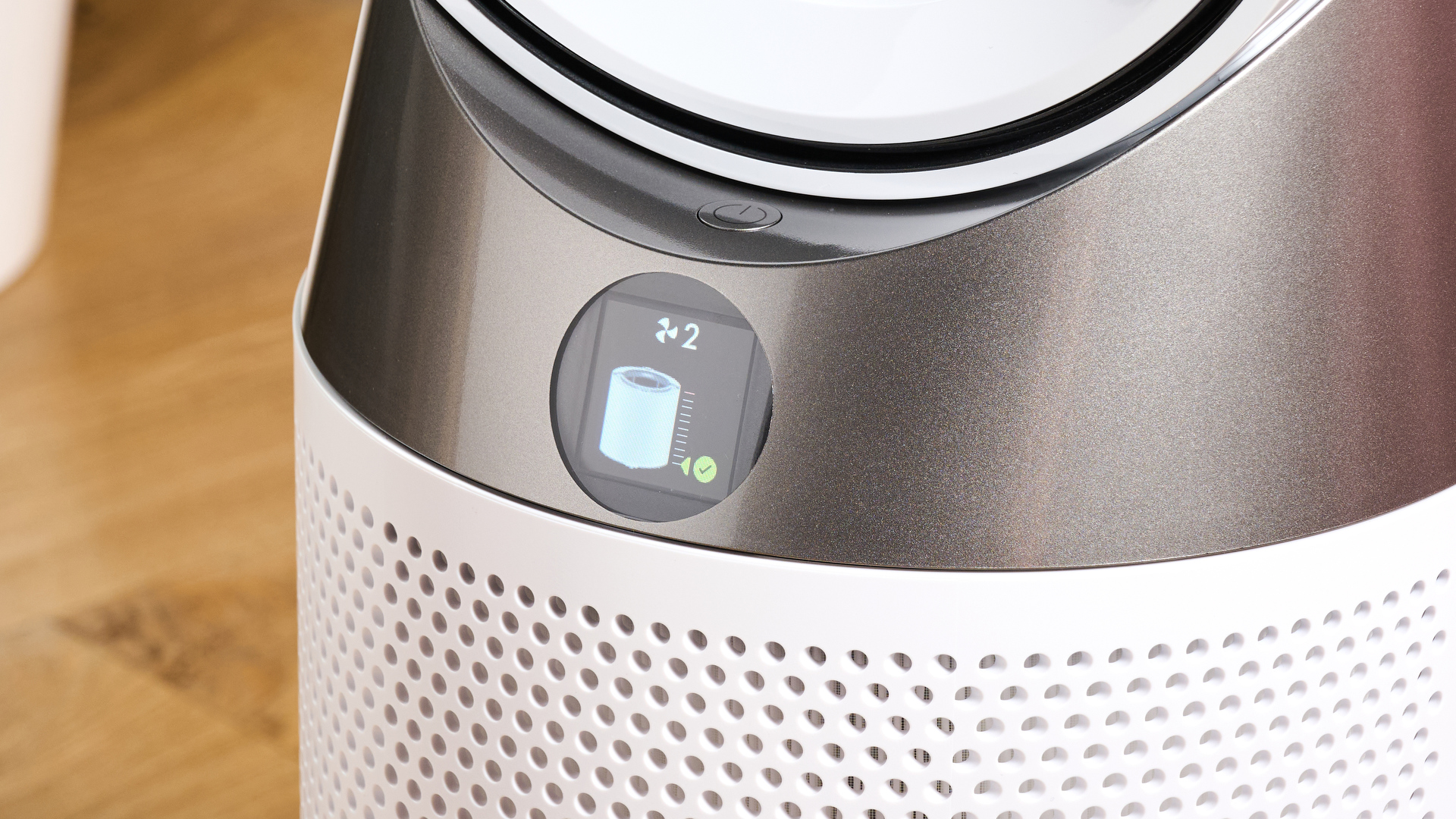 The circular screen of the Dyson HP10 shows the filter life status.
