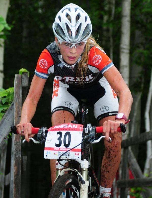 Katerina Nash (Luna Women's MTB) suffered an untimely flat tire