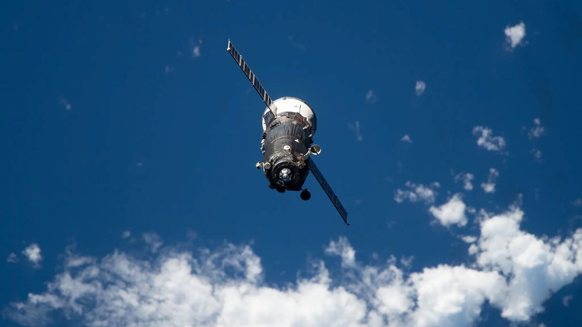 Watch the Russian cargo spacecraft arrive at the International Space Station on June 1