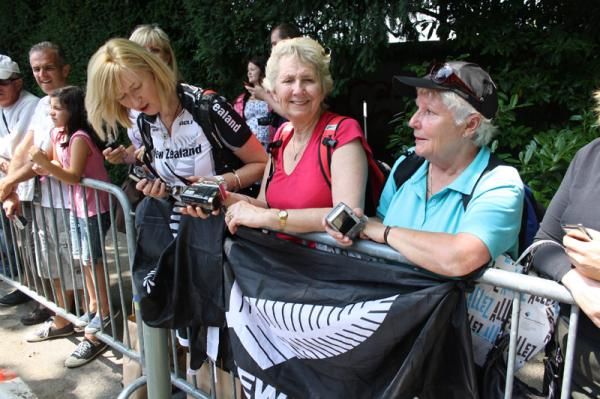 New Zealand fans turn out to cheer Julian Dean
