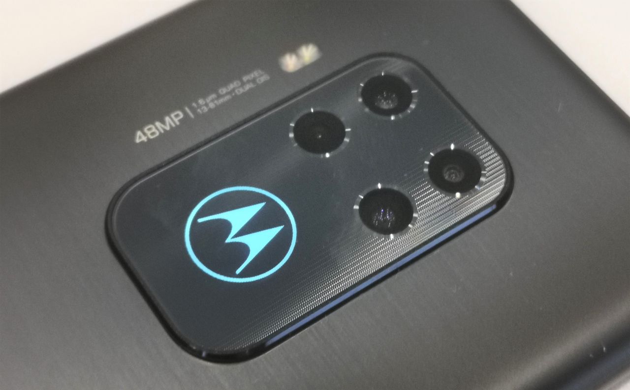 Motorola One Zoom phone Samsung Galaxy