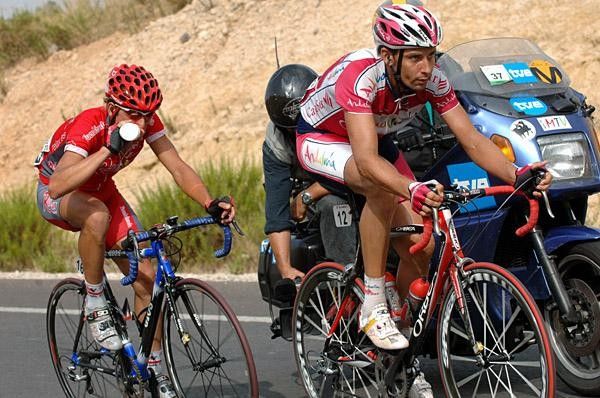 L&oacute;pez takes the lead while his breakaway companion takes time to hydrate