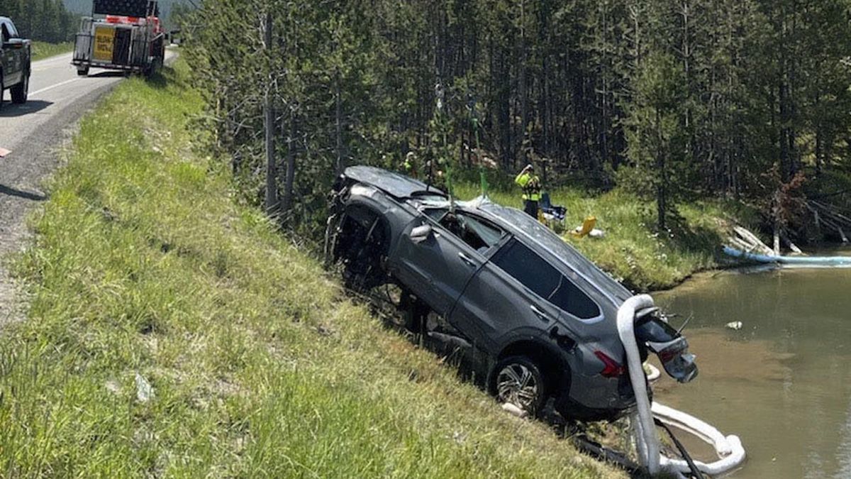 Car crashes into Yellowstone geyser thermal feature