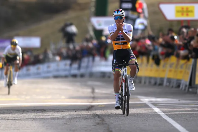 Evenepoel vince la seconda tappa di montagna del Giro di Catalogna ( foto David Ramos/Getty Images)