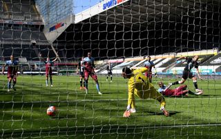 Shelvey scored Newcastle's second equaliser