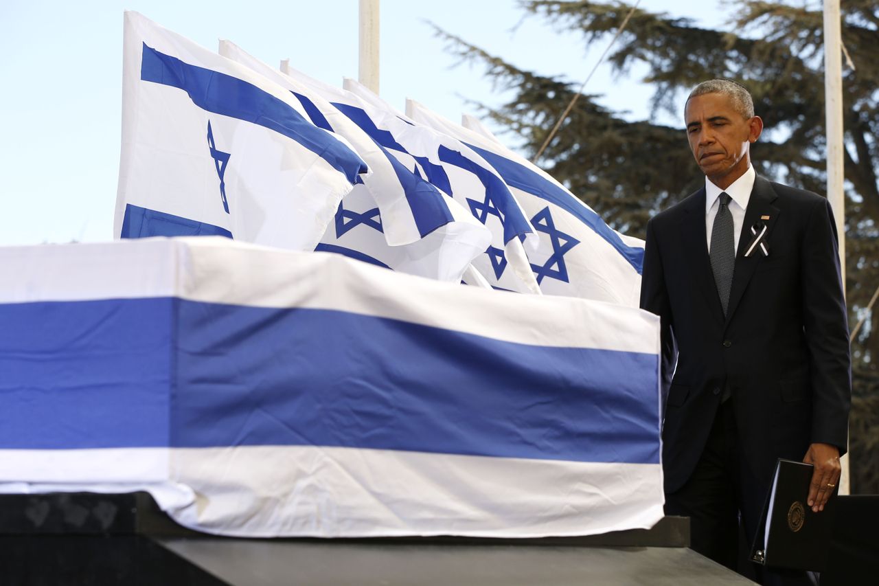 President Obama pays respects to Shimon Peres