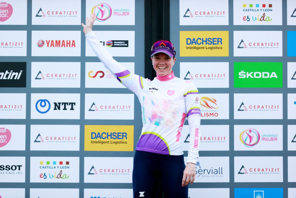COLINDRES SPAIN SEPTEMBER 08 Sarah Roy of Australia and Team CanyonSRAM Racing celebrates winning the White Best Young Jersey on the podium ceremony after the 8th Ceratizit Challenge By La Vuelta 2022 Stage 2 a 1059km stage from Colindres to Colindres CERATIZITChallenge22 UCIWWT on on September 08 2022 in Colindres Spain Photo by Gonzalo Arroyo MorenoGetty Images