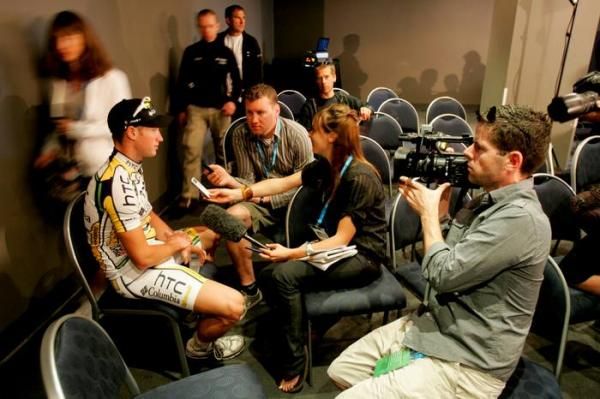 Mark Renshaw's one-on-one interview quickly gathered a number of media, all interested in finding out how Mark Cavendish's number one lead-out man is recovering.