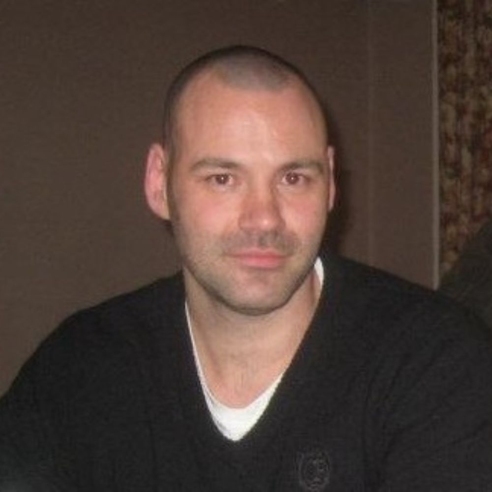 Headshot of Andy Ellis, bathroom expert at Vidalux