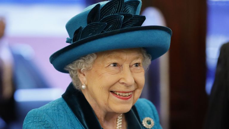 queen elizabeth ii london, england november 26 queen elizabeth visits the new headquarters of the royal philatelic society on november 26, 2019 in london, england photo by tolga akmen wpa poolgetty images