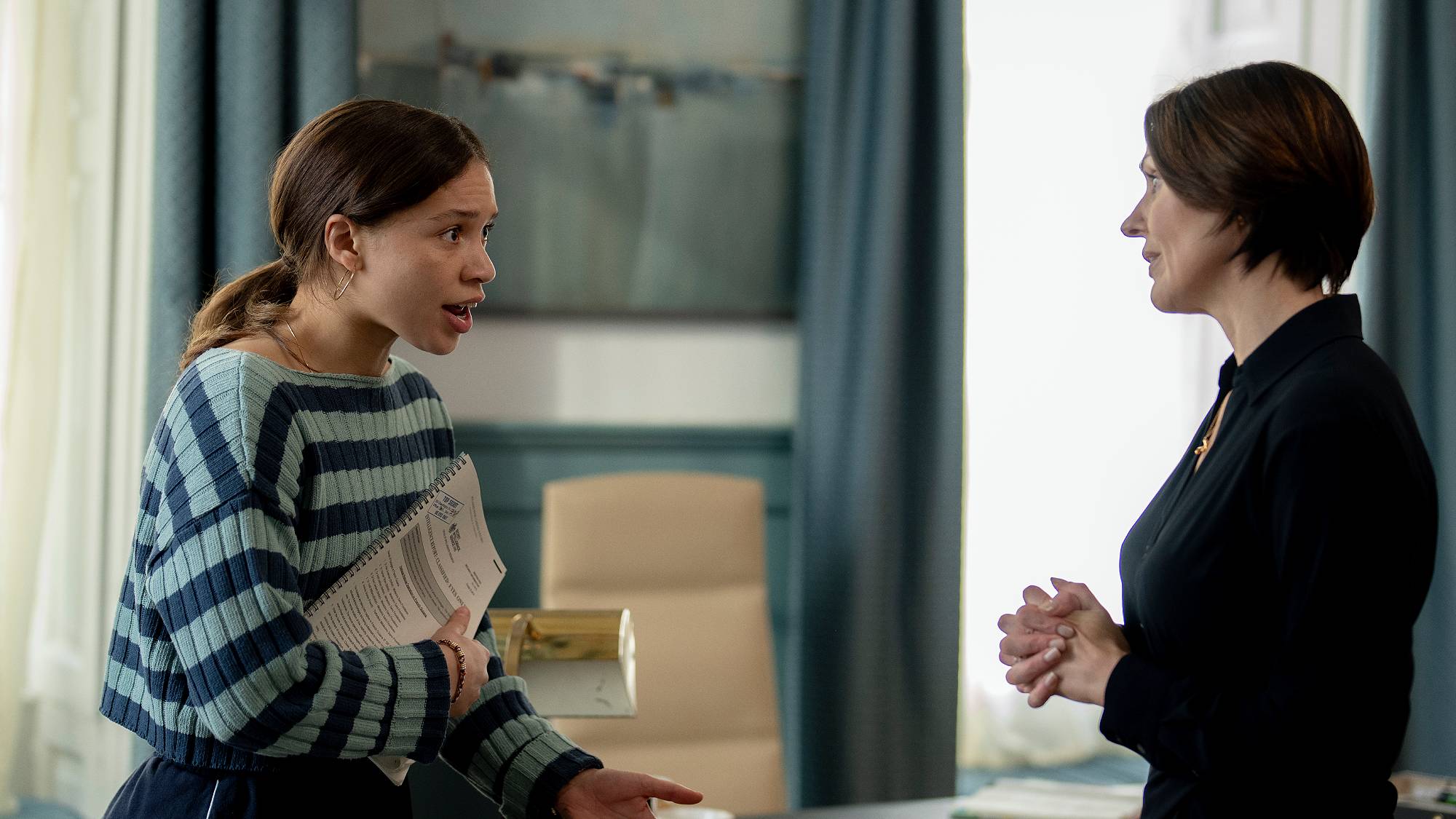 Isobel Akuwudike as Sylvie and Suranne Jones as Abigail in "Hostage" on Netflix