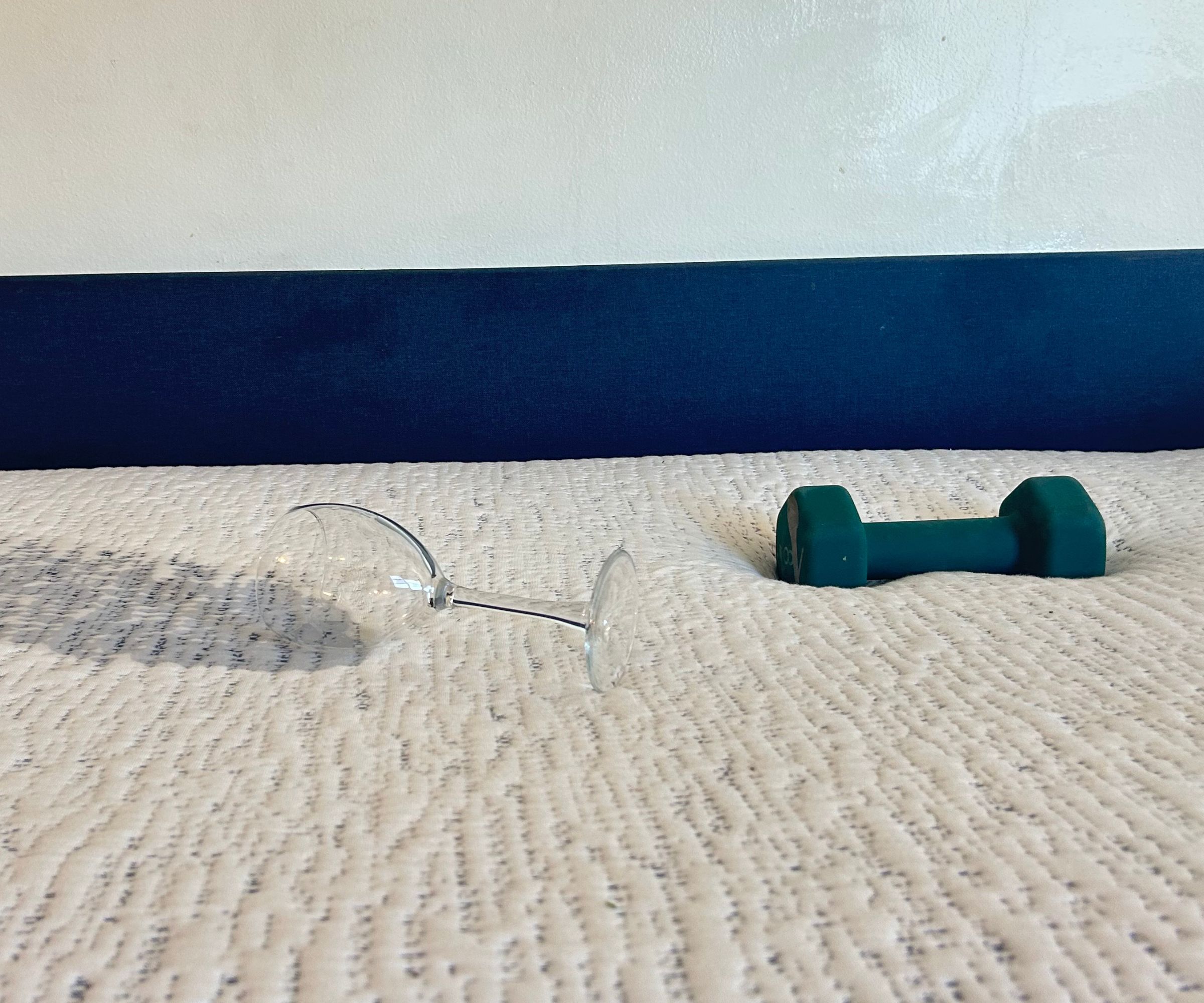 Testing the Viscosoft memory foam mattress with weights and glasses for review
