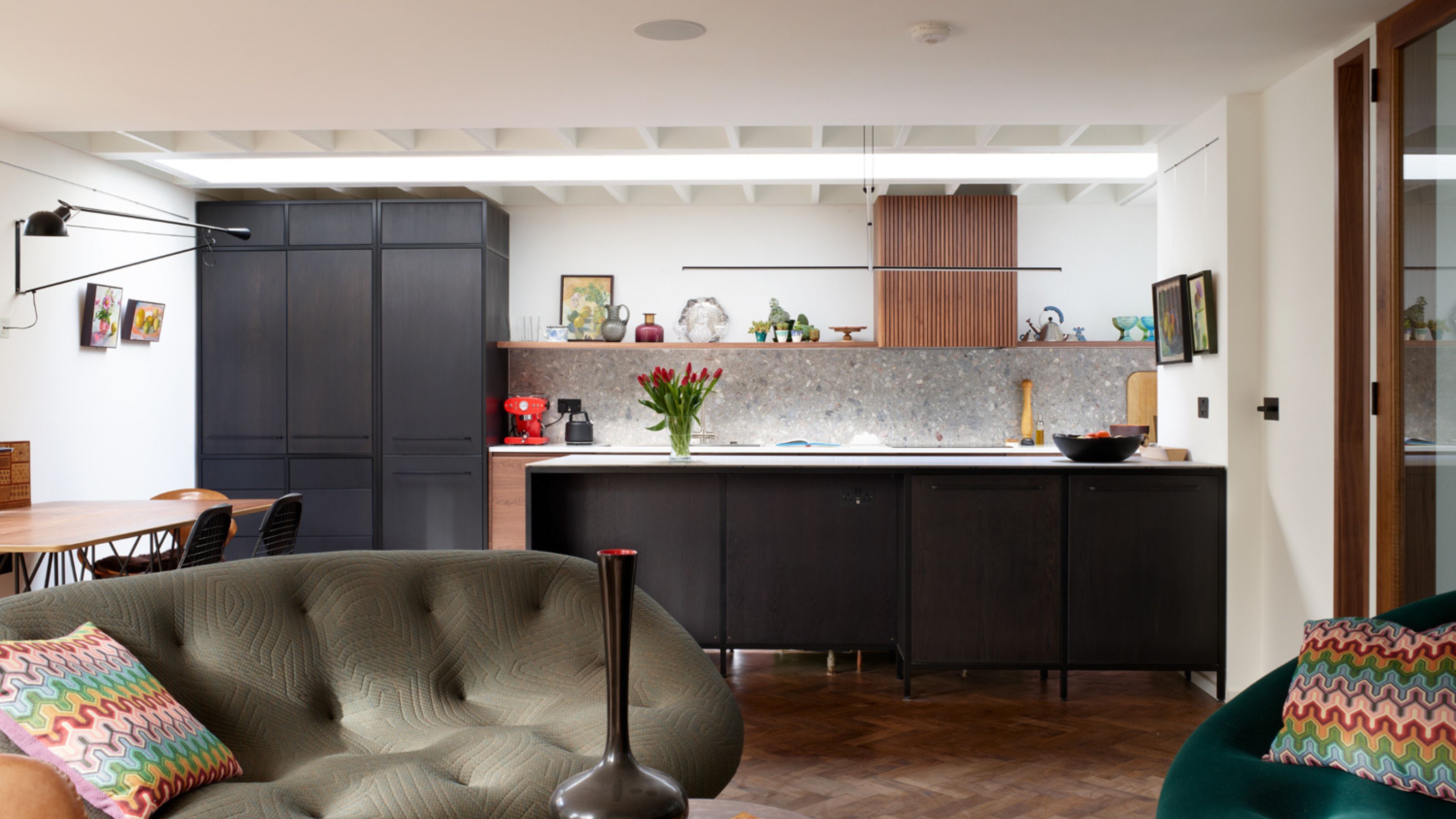Garage conversion into a kitchen by Dobuild