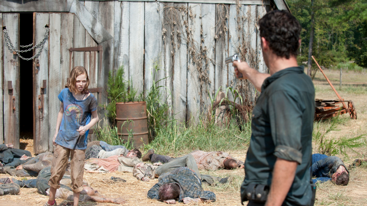 The Walking Dead'de Rick, Sophia'yı vuruyor.