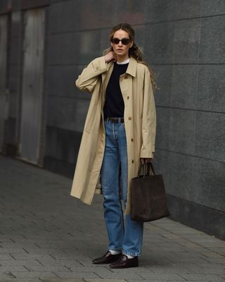@anoukyve wearing straight-leg jeans with trench coat