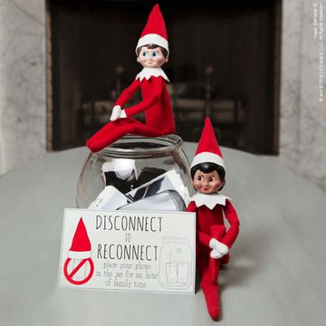 22 Elf On The Shelf Ideas – Funny, Easy Looks For 2024 