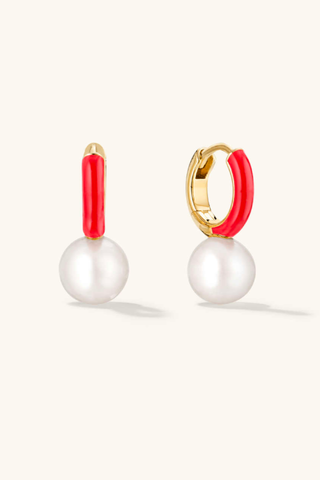 Red Color Trend 2023 | Mejuri Gumball Pearl Reversible Hoops