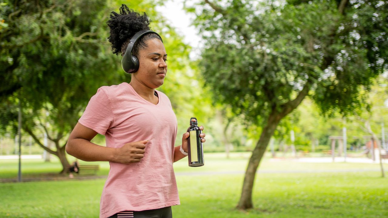 SMART fitness goal examples: IMage shows woman jogging