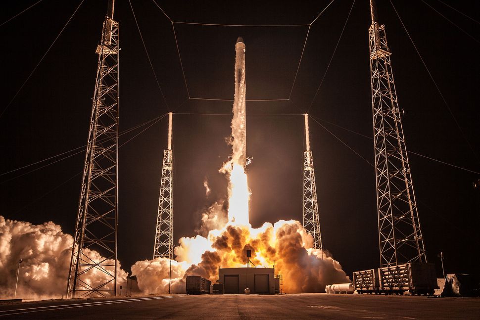 SpaceX's Next Space Station Cargo Launch Delayed to April 30