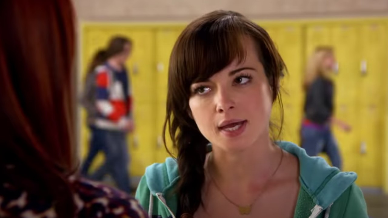 Ashley Rickards als Jenna in „Awkward“.