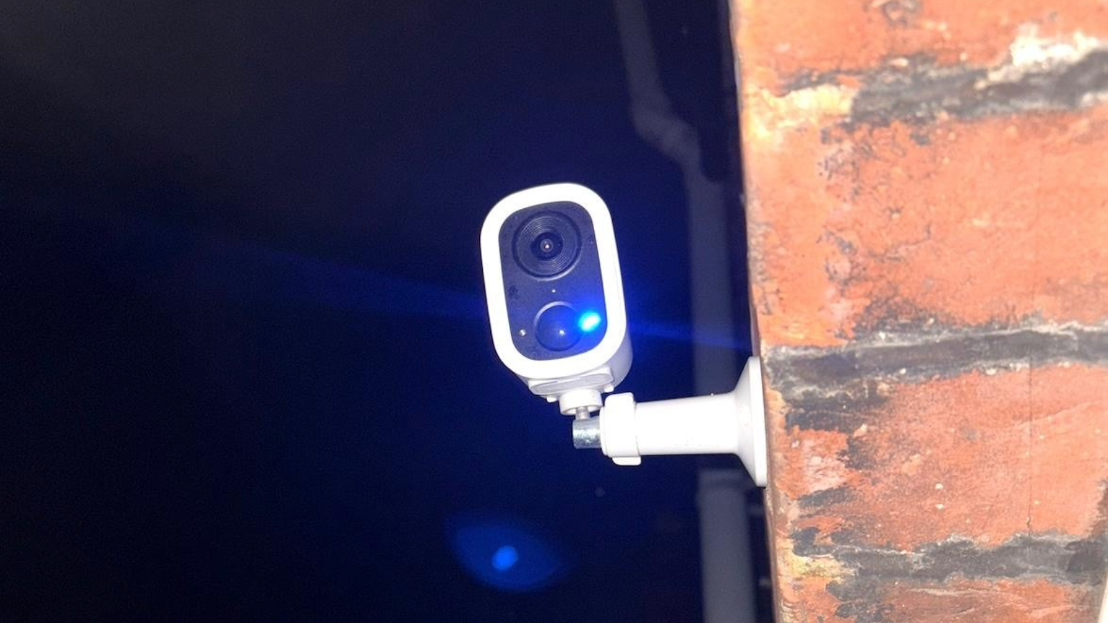 I never worry about home security thanks to this wireless camera