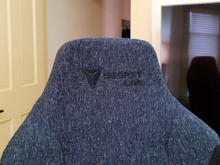 Secretlab Black3 Titan Front Logo Top