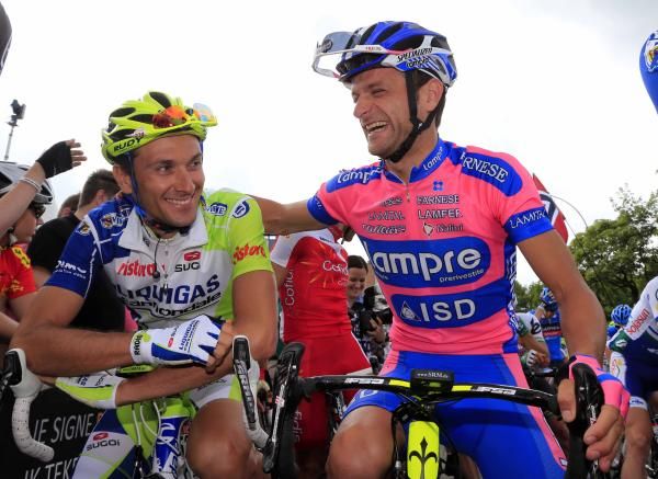 Ivan Basso (Liquigas-Cannondale) and Michele Scarponi (Lampre-ISD) share a joke before the start.