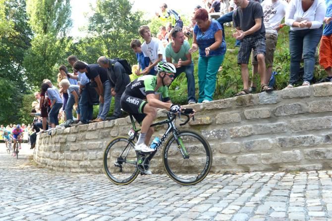 Lars Boom (Belkin) is cheered on the Muur
