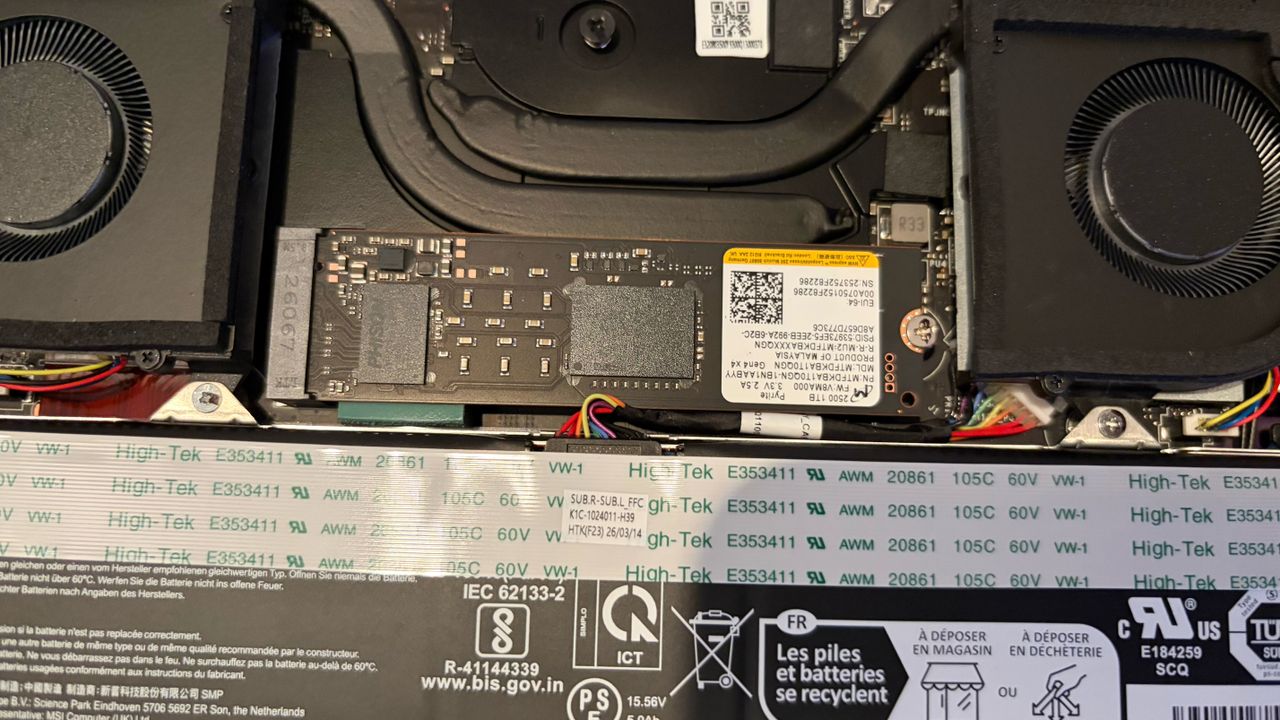 MSI Claw 8 EX AI+