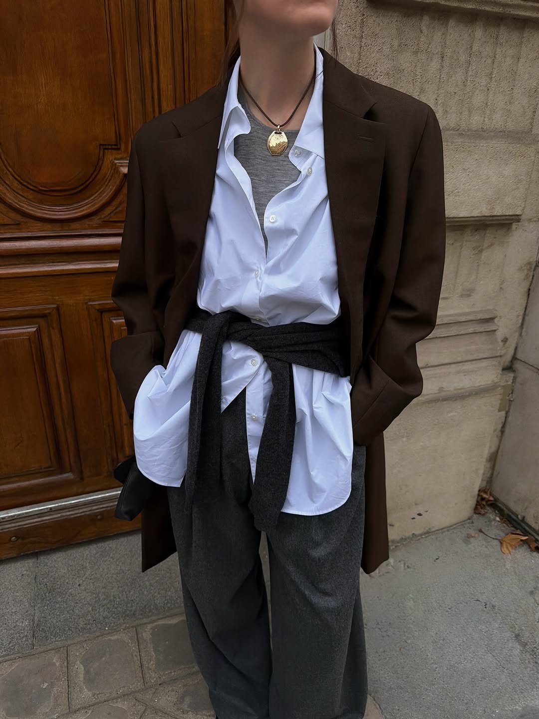 woman wearing non-outdated outfit in 2026