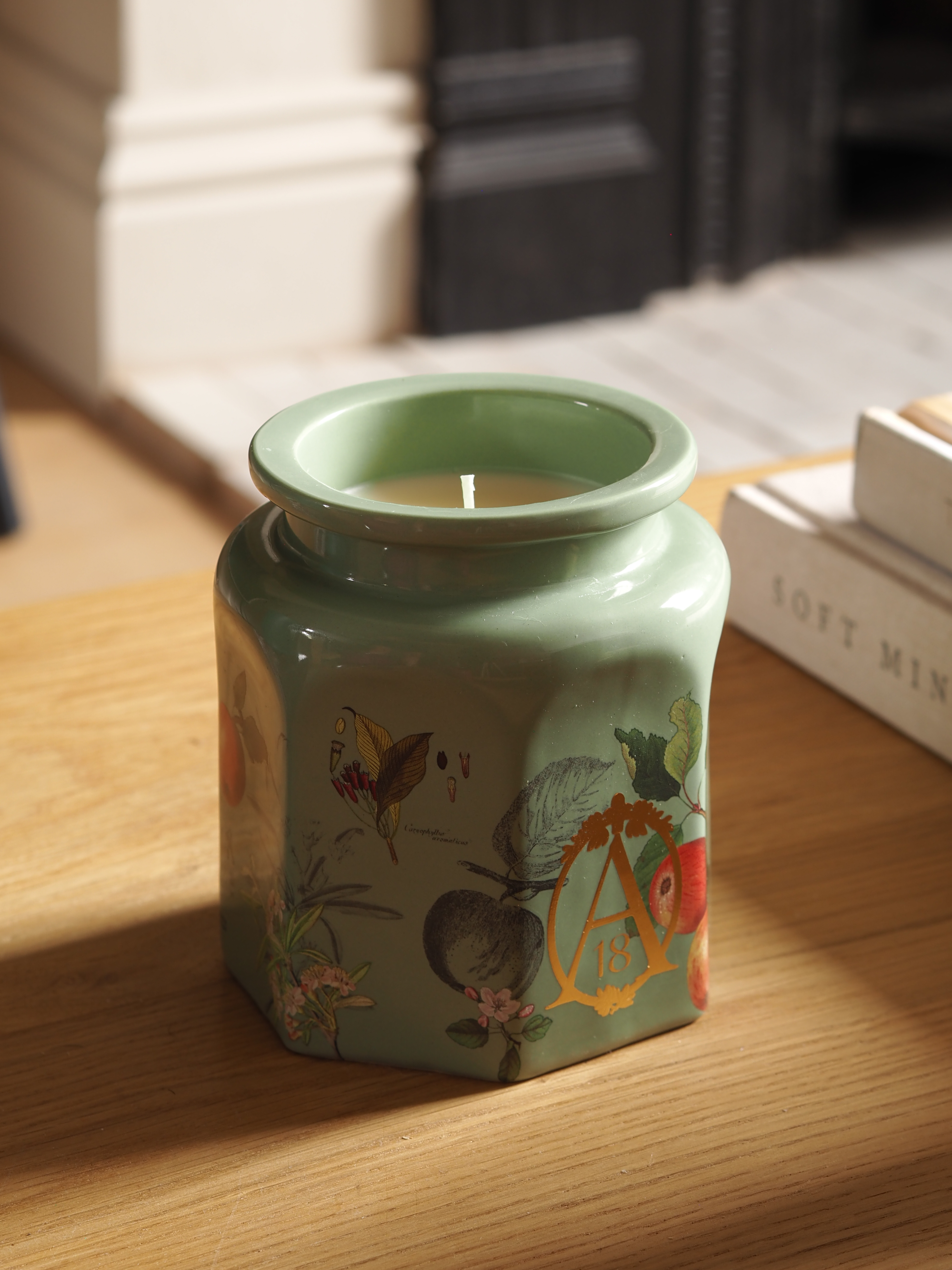 a patterned autumn green candle jar