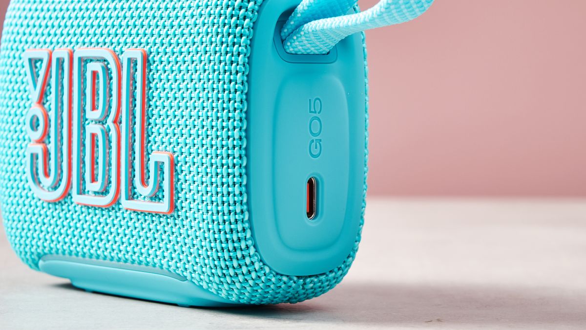 Charging port on JBL Go 5