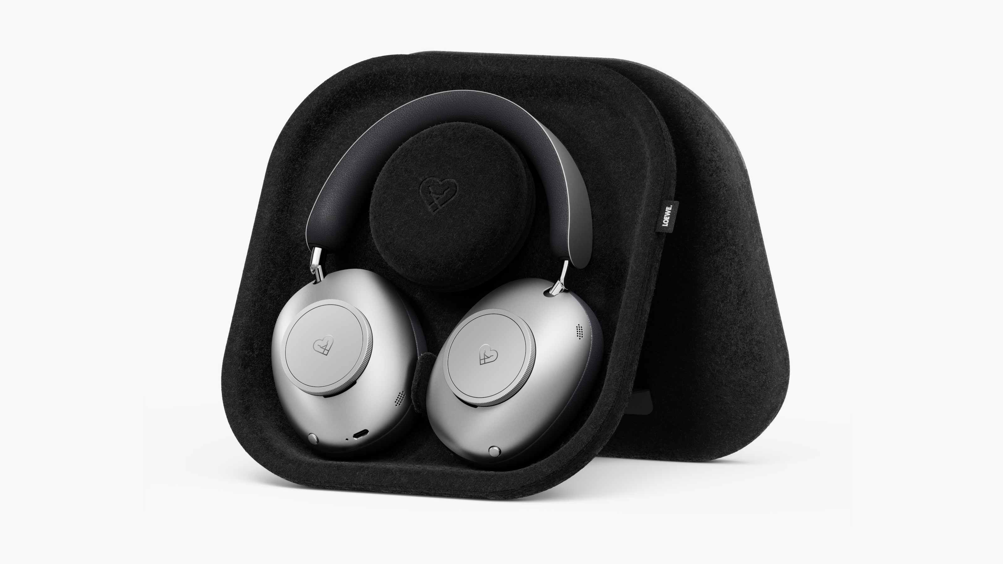 Loewe leo headphones in midnight blue