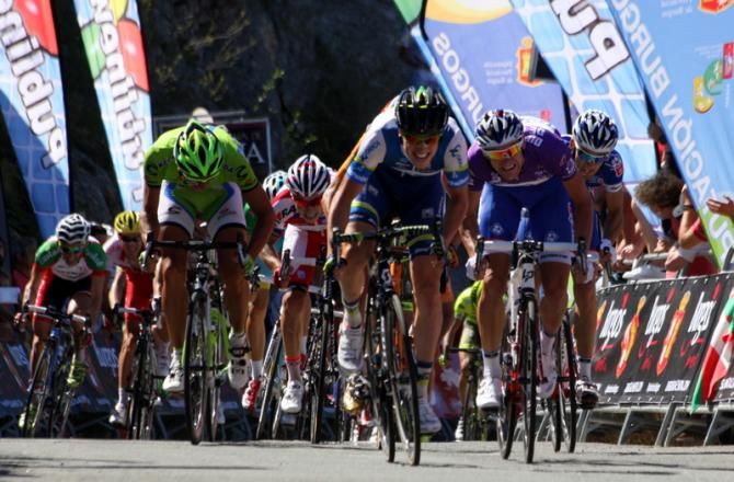 Jens Keukeleire (Orica-GreenEdge) sprints to his second straight stage victory
