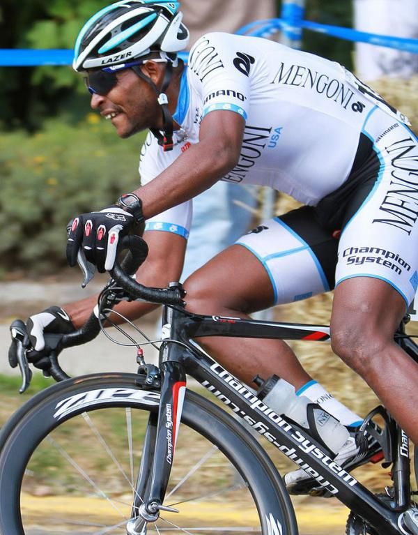 Augusto Sanchez (G.S. Mengoni) gets ready to make a tight right corner on a very technical course