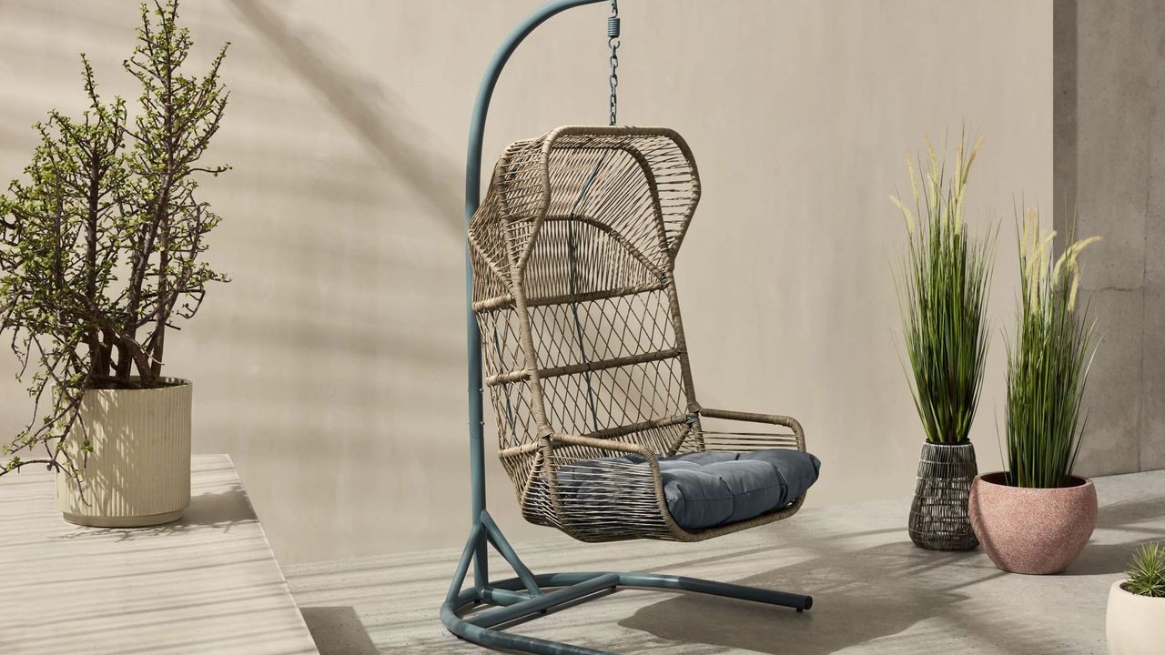 Lyra Garden Hanging Egg Chair in garden