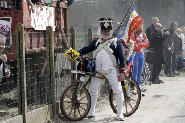 A unique bike and outfit for this Ronde van Vlaanderen fan